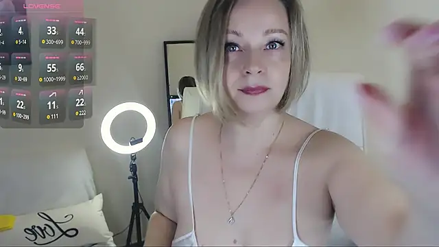 Tilly Eliot online show from March 20, 2:10 pm