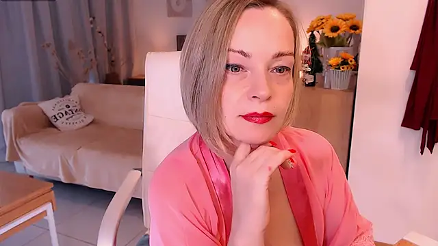 Tilly Eliot online show from December 15, 6:23 pm