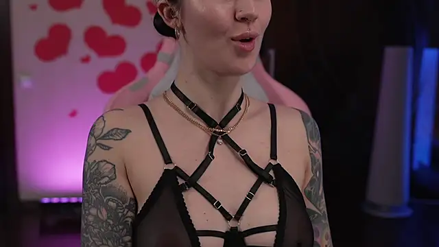 Snapshot of GirlGogo chatting on February 20, 12:18 am GirlGogo online show from February 20, 12:18 am