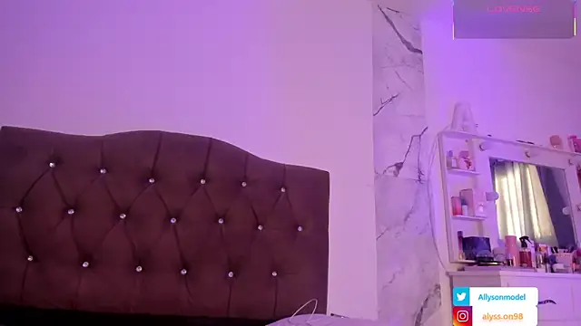 alysson 18 online show from April 13, 2:11 pm