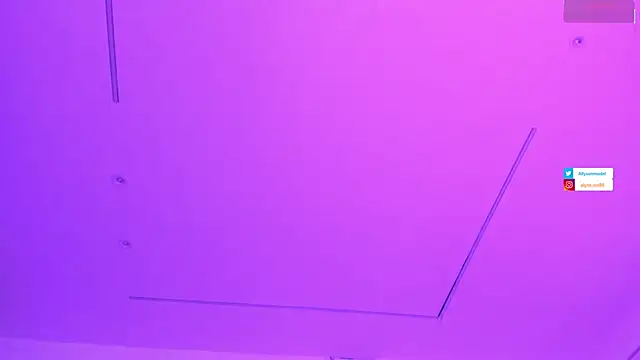 Snapshot of alysson_18 chatting on July 6, 2:03 pm alysson 18 online show from July 6, 2:03 pm