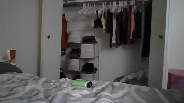 Snapshot of persephone332 chatting on October 2, 4:08 am persephone332 online show from October 2, 4:08 am