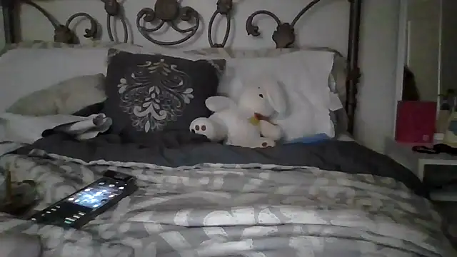 Snapshot of persephone332 chatting on October 12, 6:01 am persephone332 online show from October 12, 6:01 am