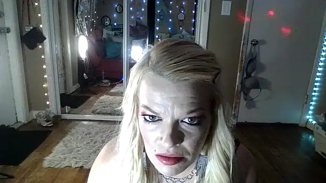 Snapshot of marilyn420 chatting on March 17, 5:55 am marilyn420 online show from March 17, 5:55 am