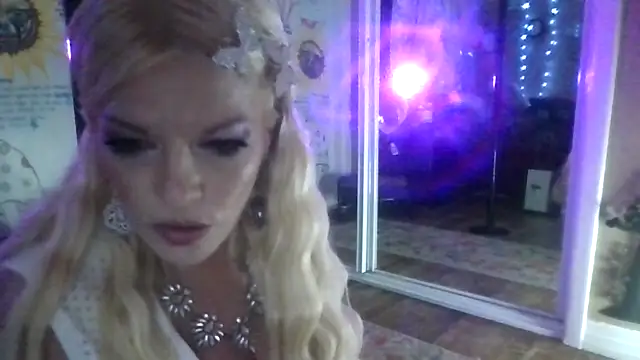 Snapshot of marilyn420 chatting on June 2, 11:12 am marilyn420 online show from June 2, 11:12 am
