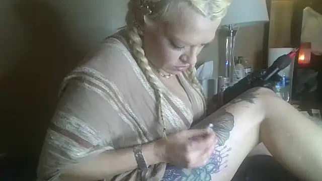 Snapshot of marilyn420 chatting on July 18, 9:13 am marilyn420 online show from July 18, 9:13 am