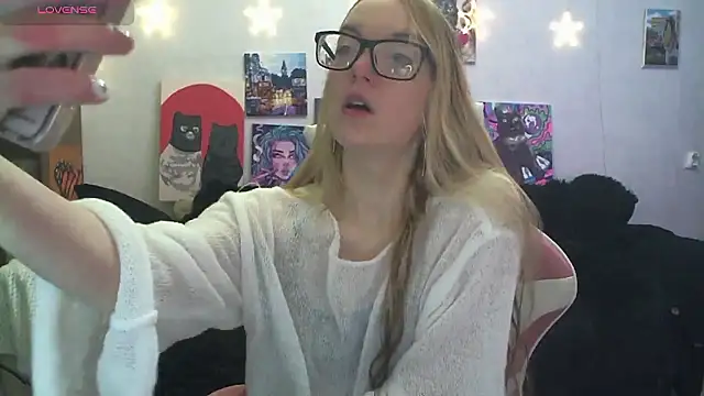 SecretSophia online show from January 9, 11:46 am