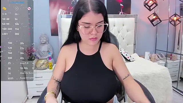 pearl weet online show from December 4, 6:27 pm