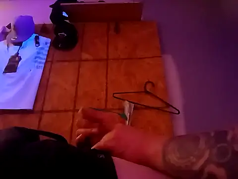 Snapshot of Jewfish420 chatting on December 9, 8:00 am Jewfish420 online show from December 9, 8:00 am