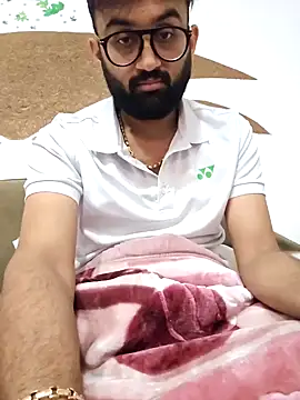 Snapshot of love4shownude chatting on December 27, 2:47 am love4shownude online show from December 27, 2:47 am