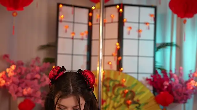 KittyCaitlin online show from February 12, 7:02 pm