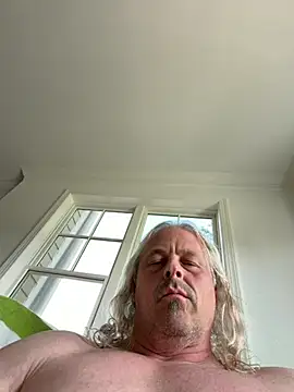 Snapshot of zeus337 chatting on July 15, 7:08 pm zeus337 online show from July 15, 7:08 pm