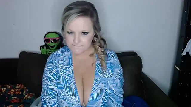 Snapshot of BigTitBarbie68 chatting on October 19, 4:51 pm BigTitBarbie68 online show from October 19, 4:51 pm