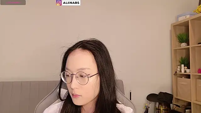 Snapshot of aliiiiiina chatting on January 16, 6:37 pm aliiiiiina online show from January 16, 6:37 pm