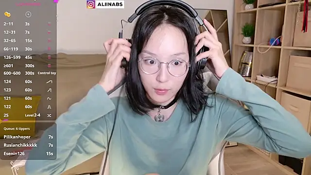 Snapshot of aliiiiiina chatting on March 13, 10:54 pm aliiiiiina online show from March 13, 10:54 pm