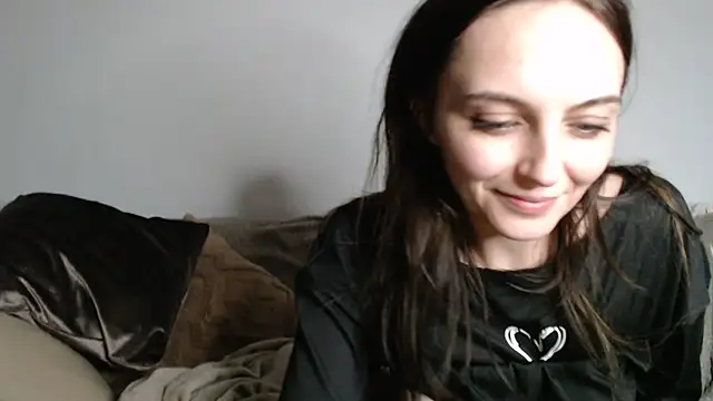 Snapshot of Katze22 chatting on December 11, 3:15 pm Katze22 online show from December 11, 3:15 pm