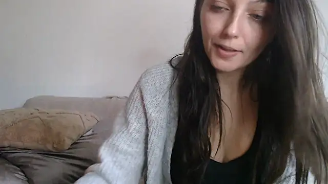 Snapshot of Katze22 chatting on December 15, 12:38 pm Katze22 online show from December 15, 12:38 pm