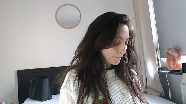 Snapshot of Katze22 chatting on January 3, 9:47 am Katze22 online show from January 3, 9:47 am