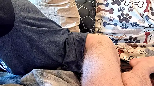 Snapshot of pyrowuff chatting on January 5, 6:35 pm pyrowuff online show from January 5, 6:35 pm