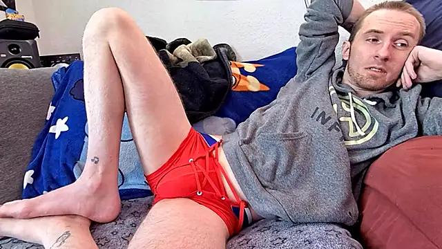 Snapshot of pyrowuff chatting on February 1, 7:34 pm pyrowuff online show from February 1, 7:34 pm