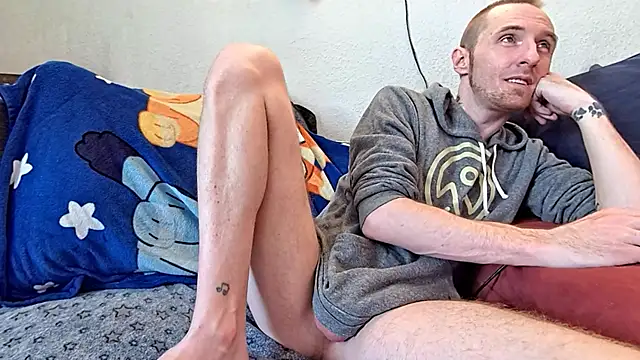 Snapshot of pyrowuff chatting on February 2, 4:22 pm pyrowuff online show from February 2, 4:22 pm