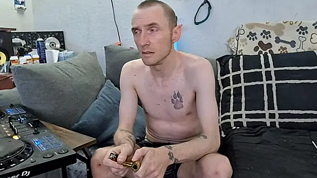 Snapshot of pyrowuff chatting on March 2, 6:36 am pyrowuff online show from March 2, 6:36 am