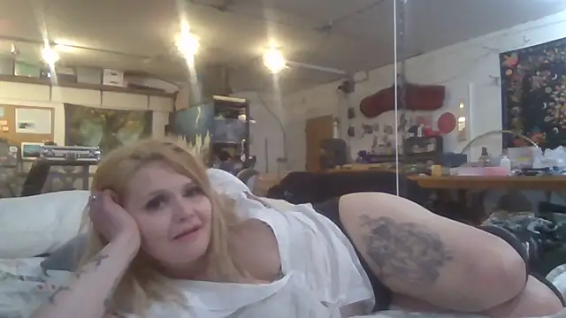 Snapshot of Mostlikely2suckseed88 chatting on February 11, 9:53 pm Mostlikely2suckseed88 online show from February 11, 9:53 pm