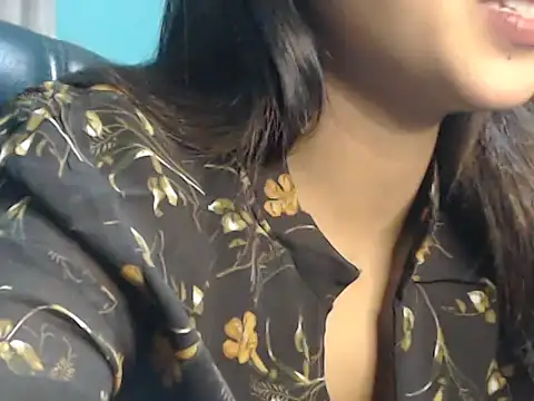 NancyRuvi online show from January 28, 8:26 pm