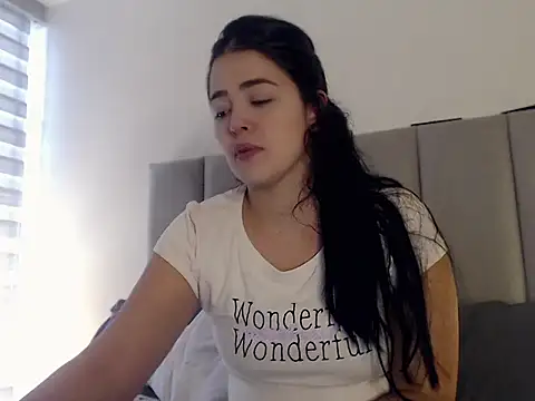 Snapshot of Aleska__Bell chatting on December 5, 8:27 pm Aleska Bell online show from December 5, 8:27 pm
