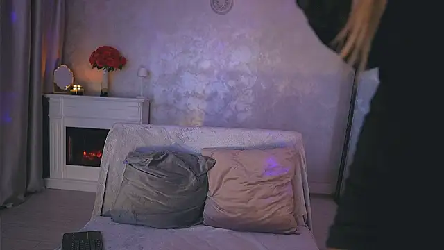 Snapshot of Michelle90u chatting on March 11, 8:48 pm Michelle90u online show from March 11, 8:48 pm