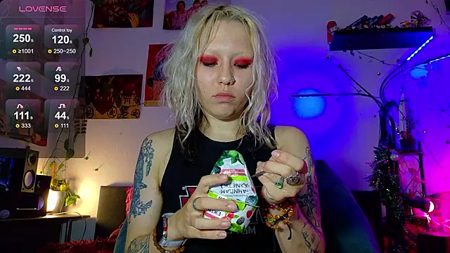 olivecum online show from March 3, 1:28 pm