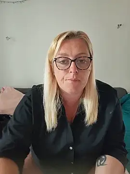 winniess40 online show from June 2, 9:11 am