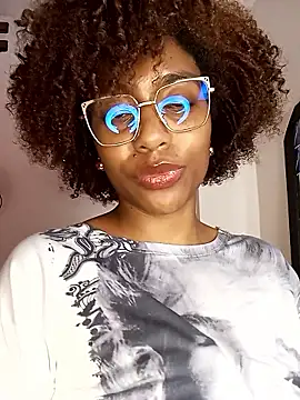 thaimy  online show from April 16, 2:56 am