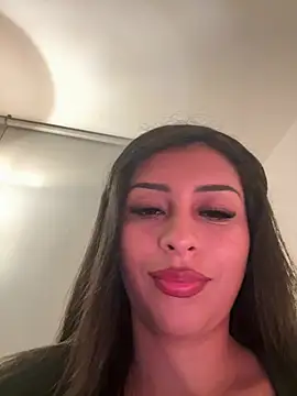 Snapshot of sweetAli_ chatting on May 2, 9:03 am sweetAli online show from May 2, 9:03 am