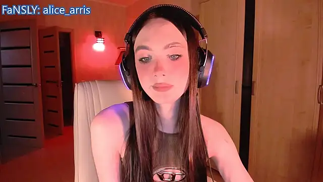 Alice  Aris online show from May 13, 5:43 pm