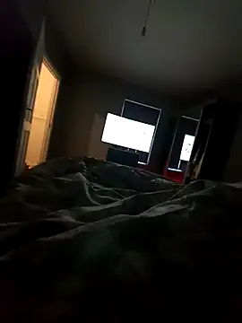 Snapshot of elenaUK chatting on January 1, 3:35 pm elenaUK online show from January 1, 3:35 pm