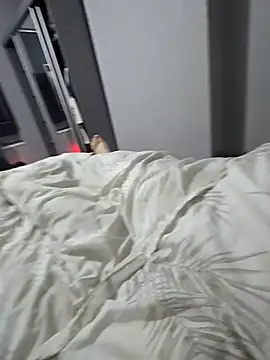 Snapshot of elenaUK chatting on November 27, 10:34 pm elenaUK online show from November 27, 10:34 pm