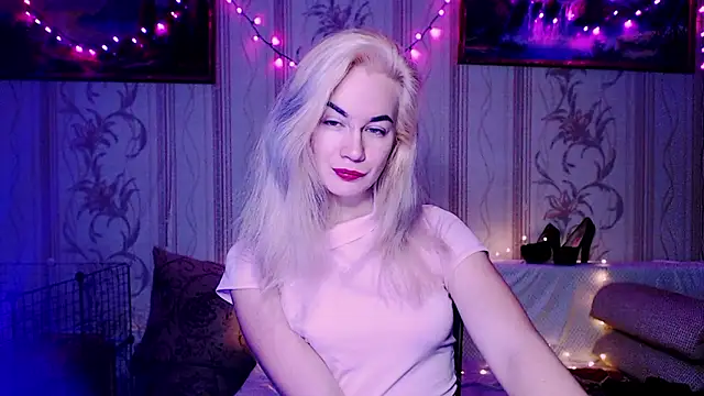 xxxcharismaaa online show from February 1, 8:46 am