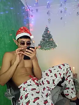 Snapshot of pinedasex777 chatting on December 20, 12:56 pm pinedasex777 online show from December 20, 12:56 pm