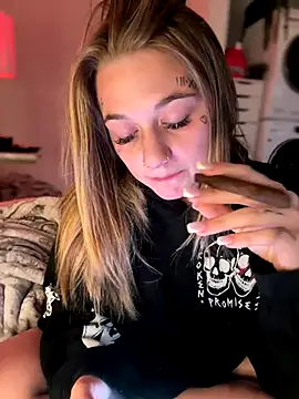 Snapshot of chloetease chatting on December 5, 2:00 pm chloetease online show from December 5, 2:00 pm