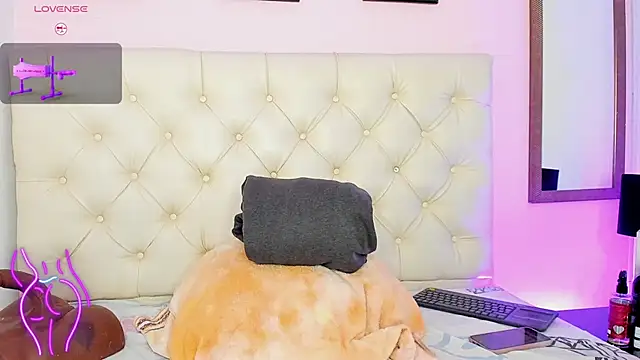 WhitneyWells online show from March 1, 6:26 am