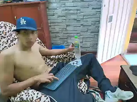 yefersonsijajaj online show from June 4, 8:37 pm