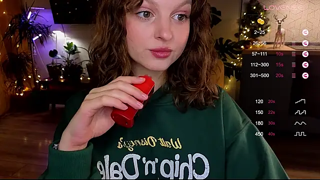 Snapshot of AliceKingsleigh chatting on January 19, 1:43 am AliceKingsleigh online show from January 19, 1:43 am