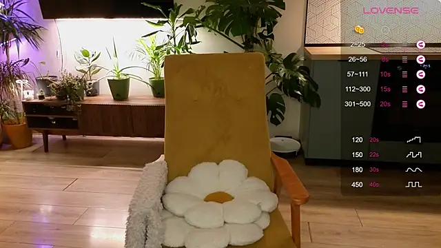 Snapshot of AliceKingsleigh chatting on February 20, 4:25 pm AliceKingsleigh online show from February 20, 4:25 pm