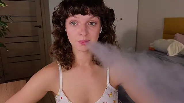 Snapshot of AliceKingsleigh chatting on July 31, 7:52 am AliceKingsleigh online show from July 31, 7:52 am