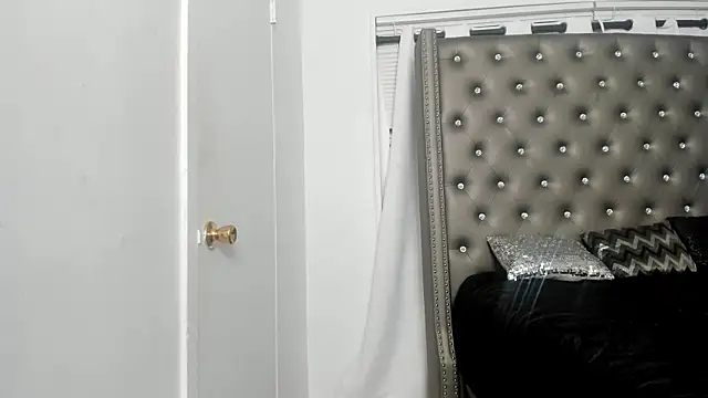 SashaMalone online show from December 4, 9:40 am