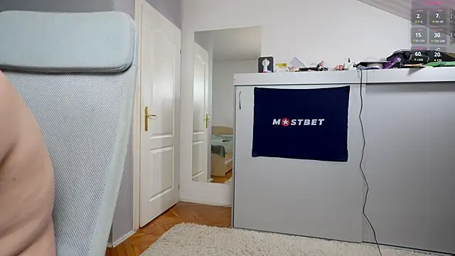 foxeslovefoxes online show from December 7, 2:24 pm