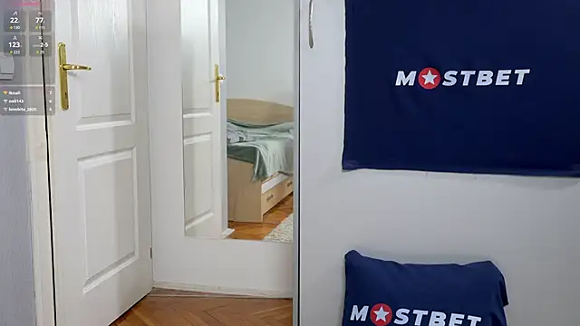 foxeslovefoxes online show from December 24, 5:02 pm