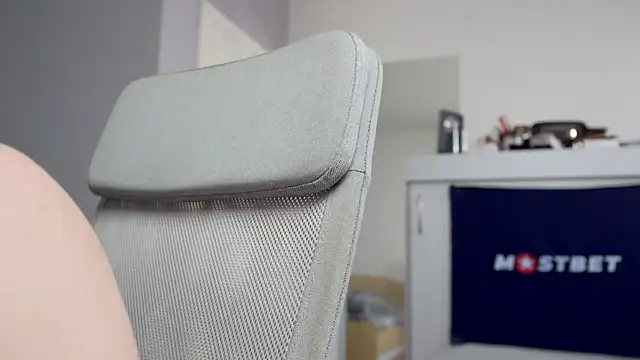 foxeslovefoxes online show from December 29, 12:12 pm