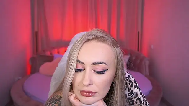 GraceCandy online show from October 3, 9:45 pm